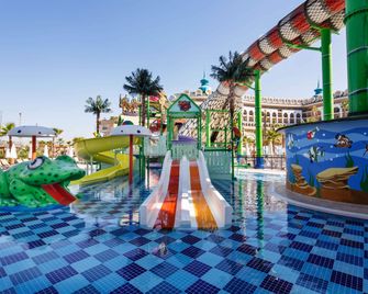Crystal Sunset Luxury Resort & Spa - Side - Pool