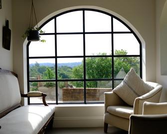The Beacon - Royal Tunbridge Wells - Living room