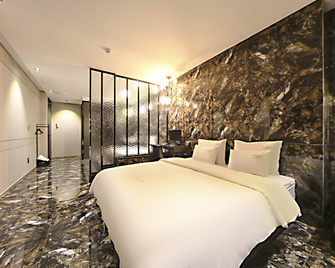 Masan Almond Hotel - Changwon - Bedroom