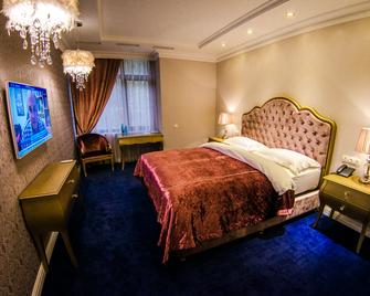 Royal Hotel - Драгомис - Спальня
