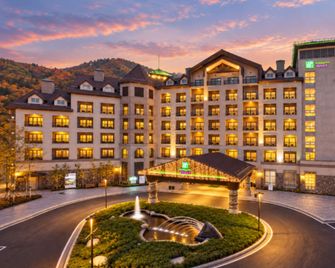 Holiday Inn Resort Alpensia Pyeongchang by IHG - Pyeongchang - Building