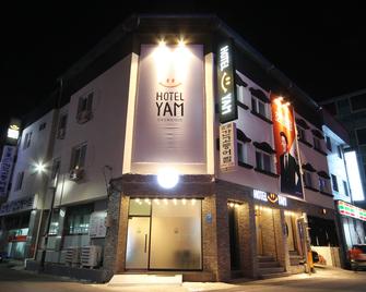 Hotel Yam Andong - Andong - Building