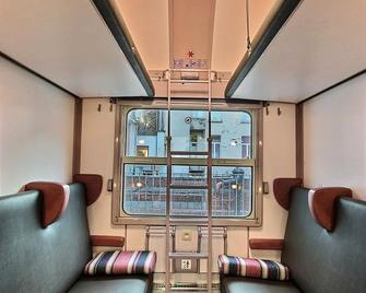 Train Hostel - בריסל - סלון