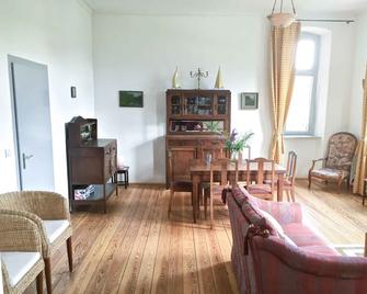 Ferienwohnung und Saal Bahnhof Gamburg im Taubertal - Werbach - Living room