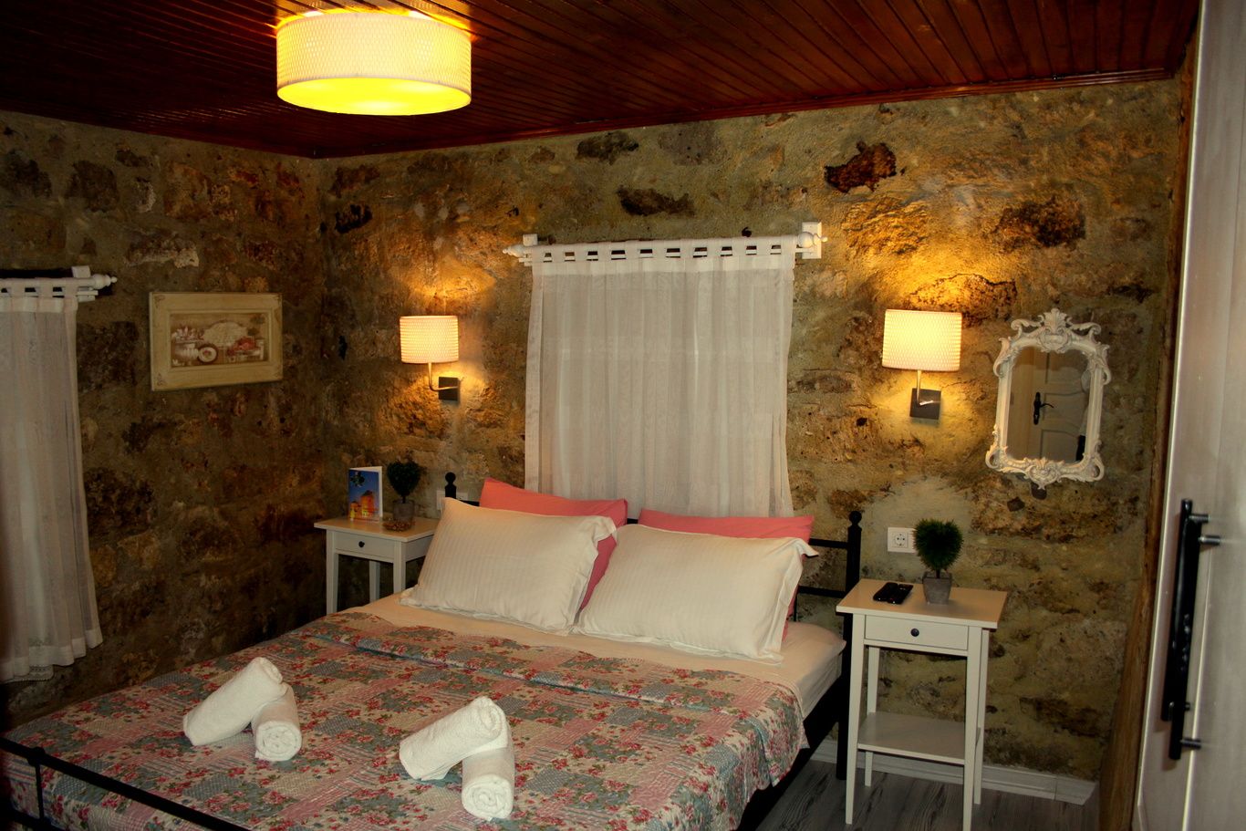 Imerek Stone House Hotel - צזמה - חדר שינה