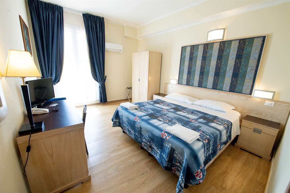 Hotel Chopin - Fiumicino - Bedroom