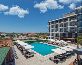 Aya Yorgi Hotel By T - צזמה - בריכה