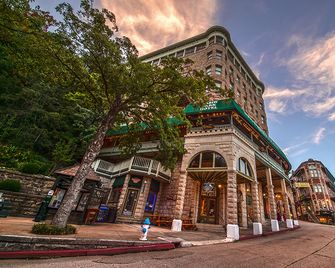1905 Basin Park Hotel - Eureka Springs - Bygning
