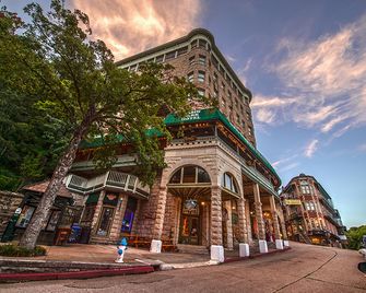 1905 Basin Park Hotel - יורקה ספרינגס - בניין
