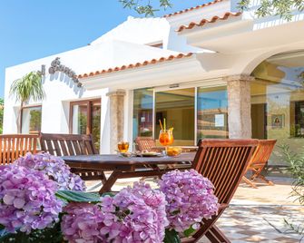 Hotel Bonsai - סן תאודורו - בניין