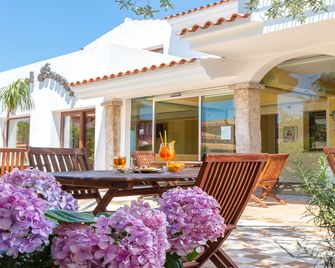 Hotel Bonsai - San Teodoro - Toà nhà