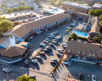 Hyannis Plaza Hotel - Hyannis - Vista del exterior