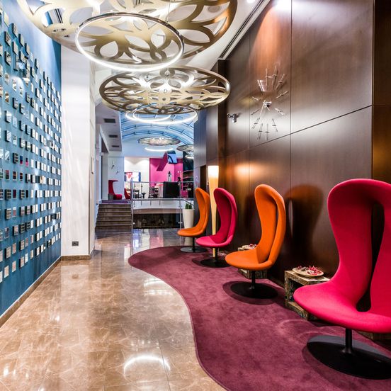 Lobby view of Hotel Parlament