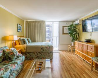 Tropical Studios At Marine Surf Waikiki - Free Parking - Best Location - Full Kitchen - Swimming Pool - Honolulu - Bedroom