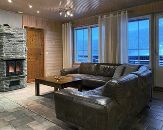 Levin Alppitalot Alpine Chalets Deluxe - ليفي - غرفة معيشة