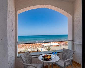 هوتل ميرينوم - فيست - شرفة