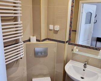 Noclegi Stadion Bed & Breakfast - Varsovia - Baño