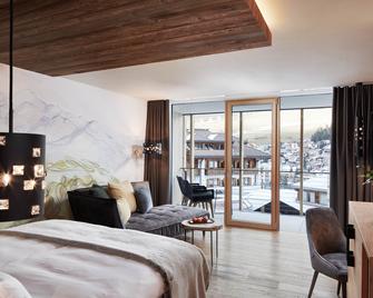 Excelsior Dolomites Life Resort - San Vigilio di Marebbe - Bedroom