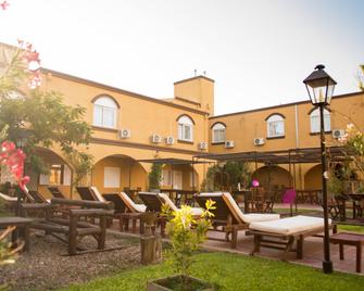 Hotel y Spa San Carlos - San Antonio de Areco - Edificio