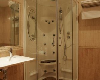 Hotel Galayos - Hoyos del Espino - Bathroom