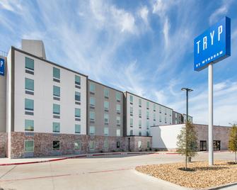 TRYP by Wyndham College Station - College Station - Κτίριο