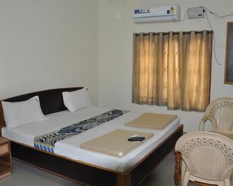 Hotel Agarala Residency - Tirupati - Bedroom