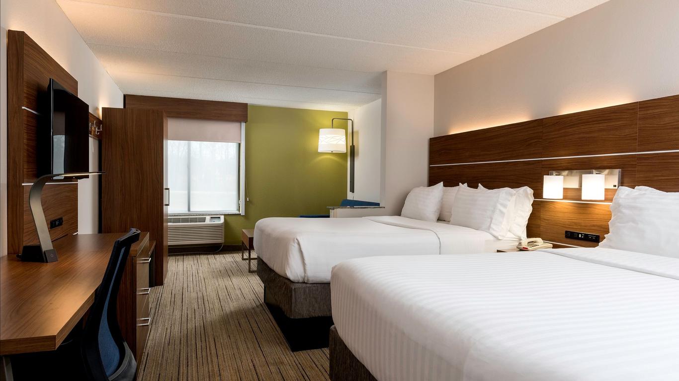 Holiday Inn Express & Suites Charlotte Arpt-Belmont An IHG Hotel