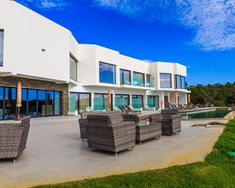 Enigma - Nature & Water Hotel - São Teotónio - Building