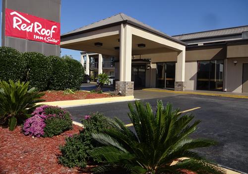 Red Roof Inn Suites Statesboro University 61 9 7 Statesboro Hotel Deals Reviews Kayak