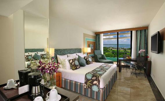 The Pyramid At Grand Oasis S 226 S 6 0 7 Cancun Hotel Deals Reviews Kayak