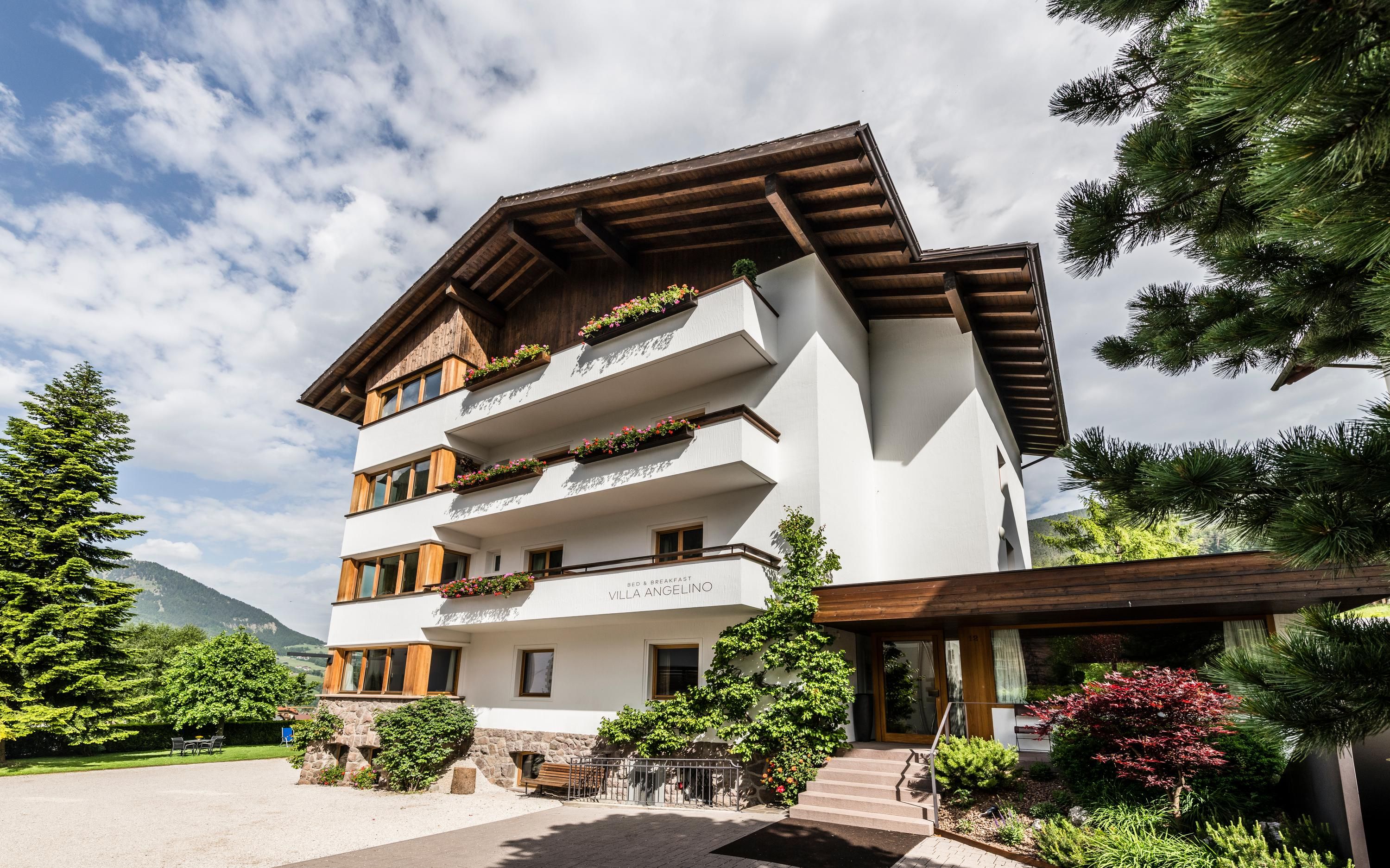 B&B Villa Angelino - Urtijëi - Gebouw
